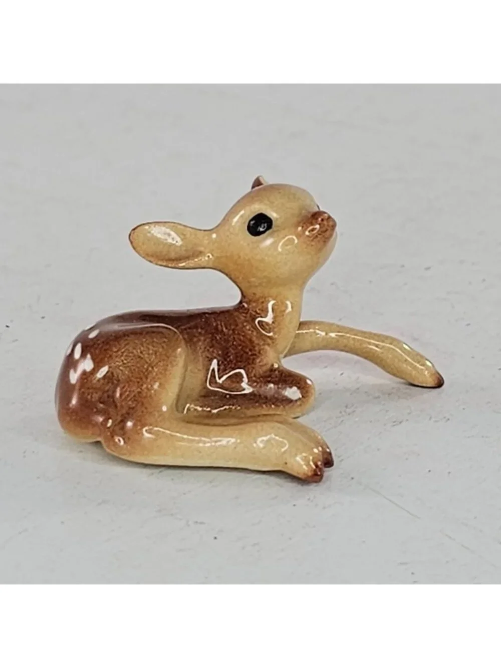 Hagen Renaker Fawn Lying Down Leg Out Baby Deer Miniature Figurine *Chip*